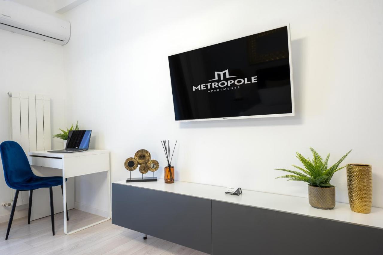 Metropole Apartments - Old City Bukares Bagian luar foto