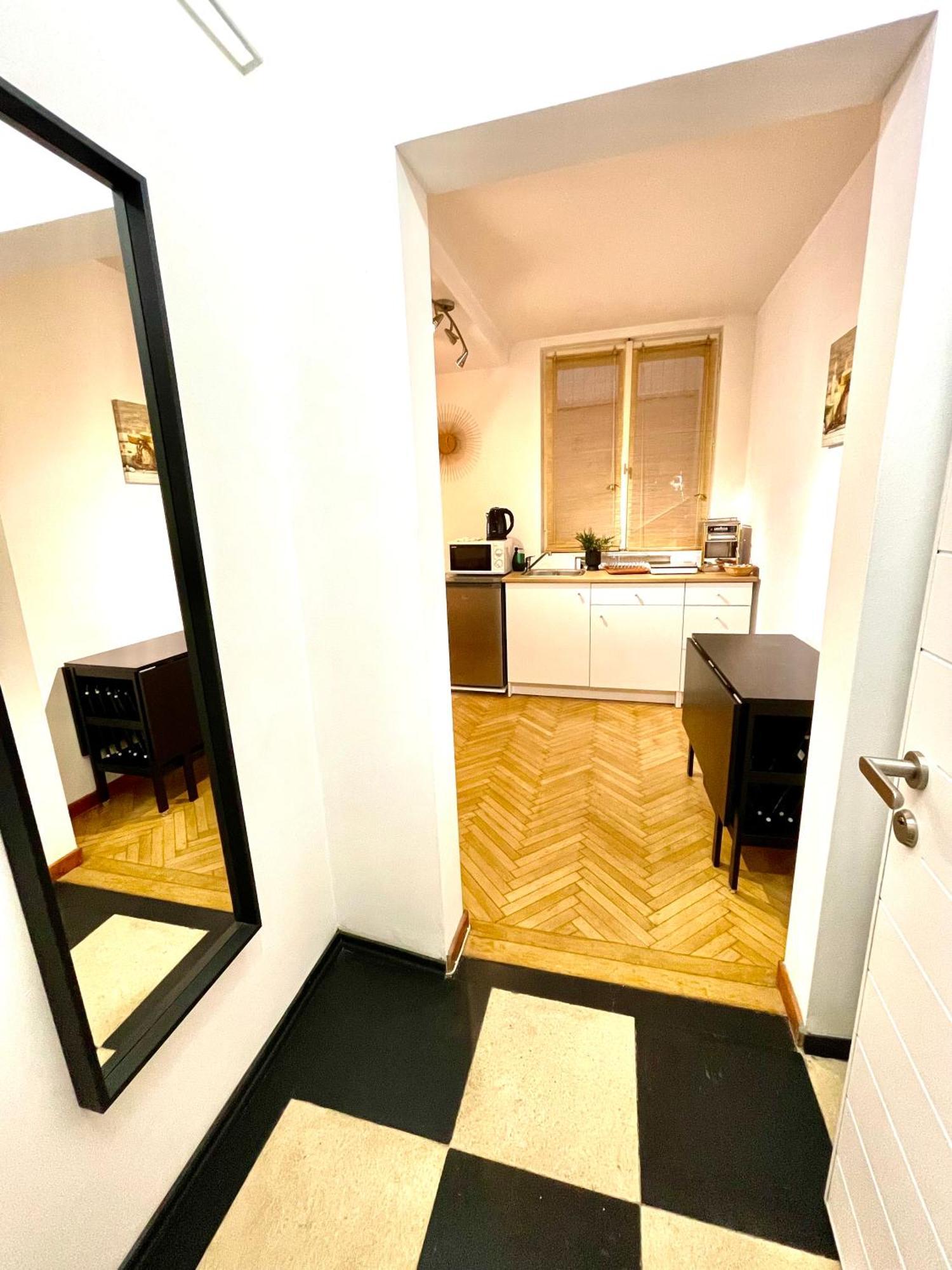 Metropole Apartments - Old City Bukares Bagian luar foto